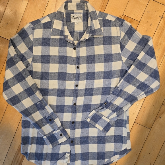 Guys, long-sleeved flannels and more! - Picture 3 of 3